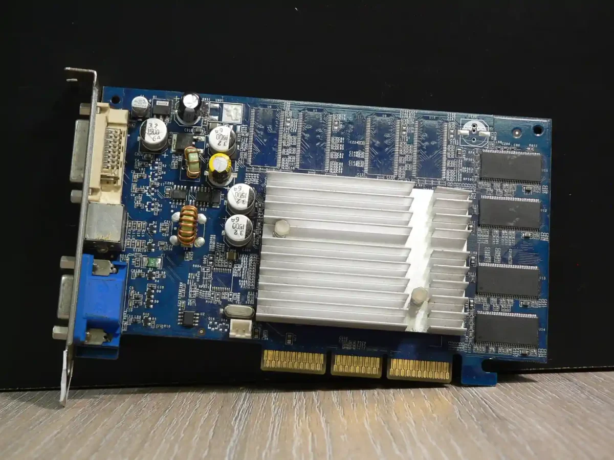ABIT Siluro GeForce FX 5200 DT - Image 1