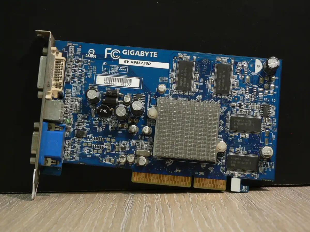 Gigabyte GV-R955256D - Image 1