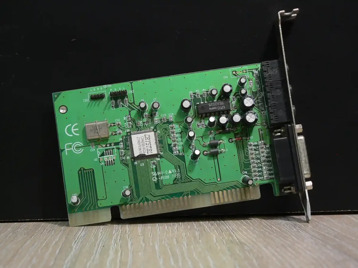 Crystal CX4235-XQ3 ISA Hangkártya - Image 1