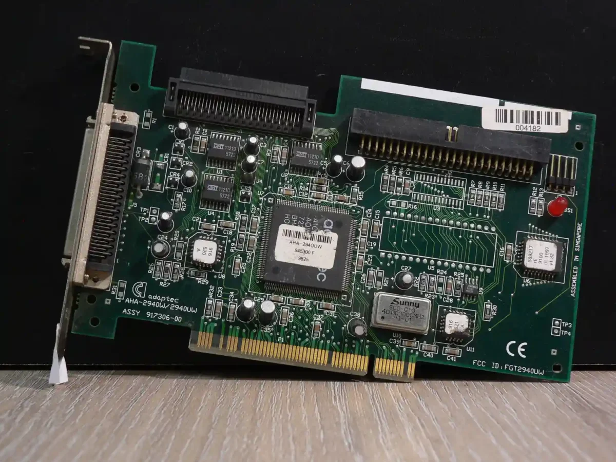 PCI SCSI vezérlő Adaptec AHA-2940UW - Image 1