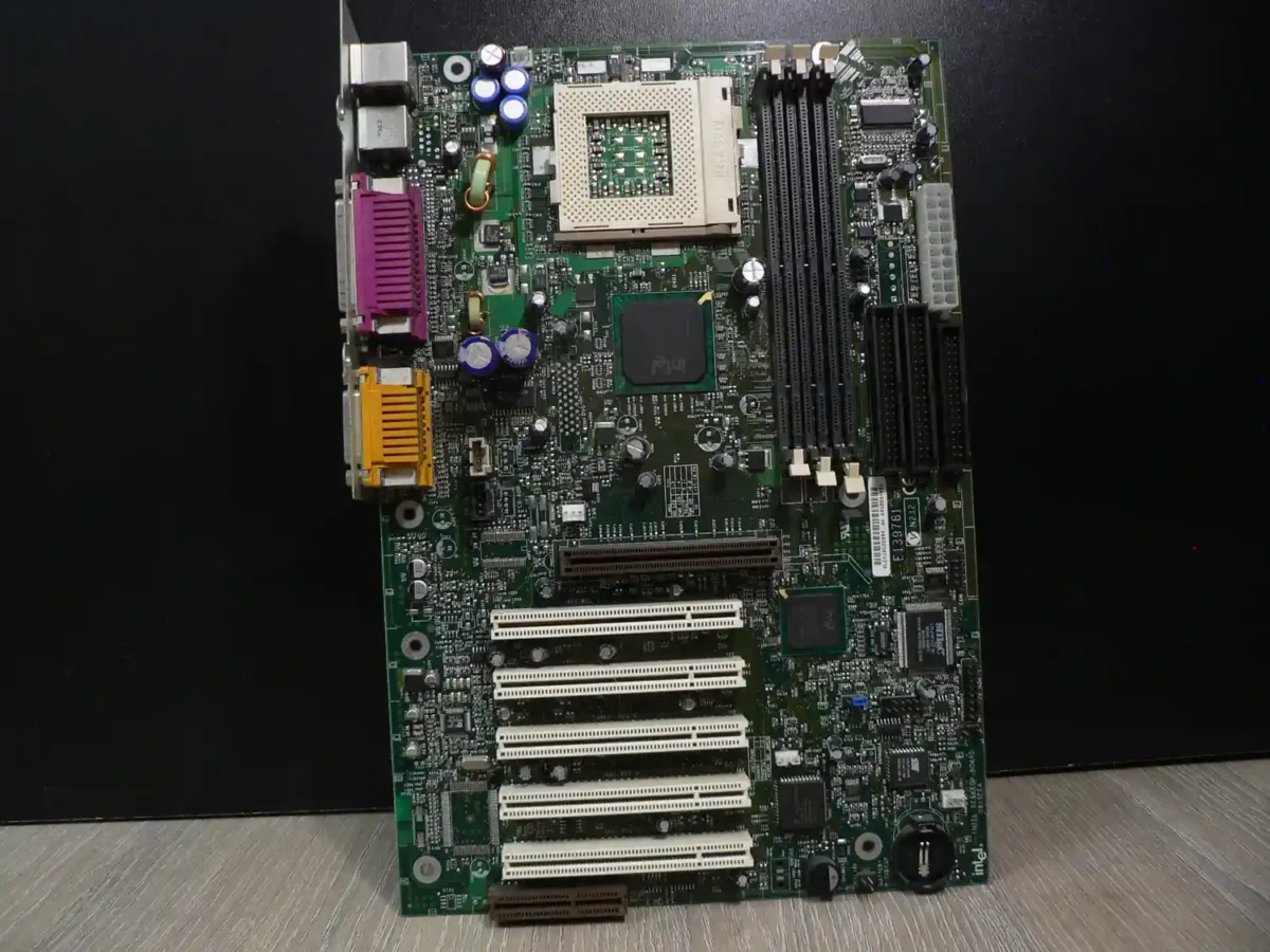 Intel Desktop Board D815EEA Socket 370 Alaplap + Hátlap/IO-Shield - Image 3