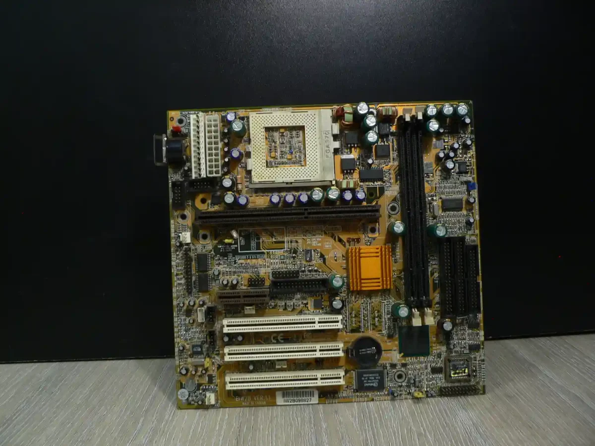 Procomp Informatics BIW2B VER:1.1 Socket 370/Slot 1 Alaplap - Image 3