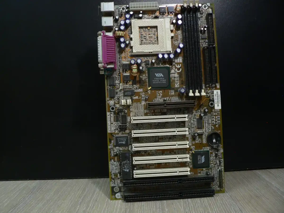 Procomp Informatics BVC3A VER 1.0B Socket 370 Alaplap - Image 3