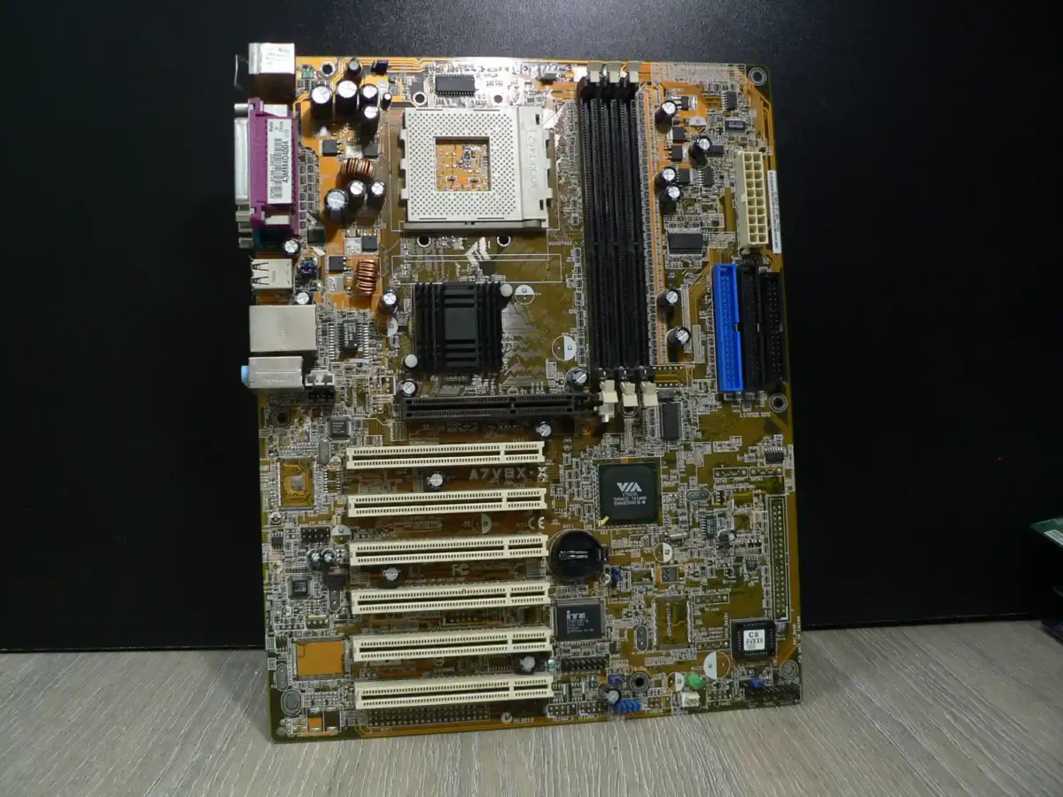 ASUS A7V8X-X Socket A/462 Alaplap + Hátlap/IO-Shield - Image 3