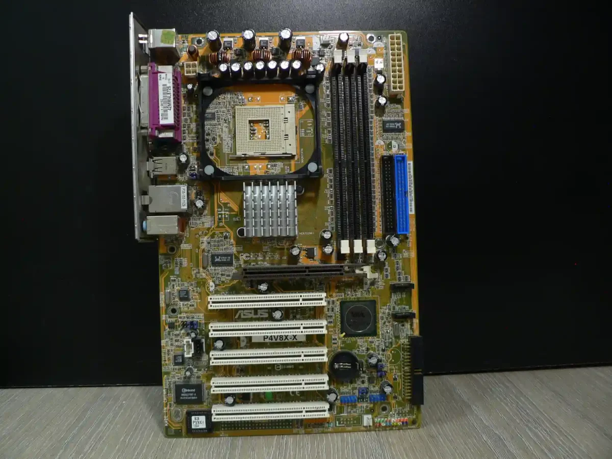 ASUS P4V8X-X 478 Alaplap + Hátlap/IO-Shield - Image 3