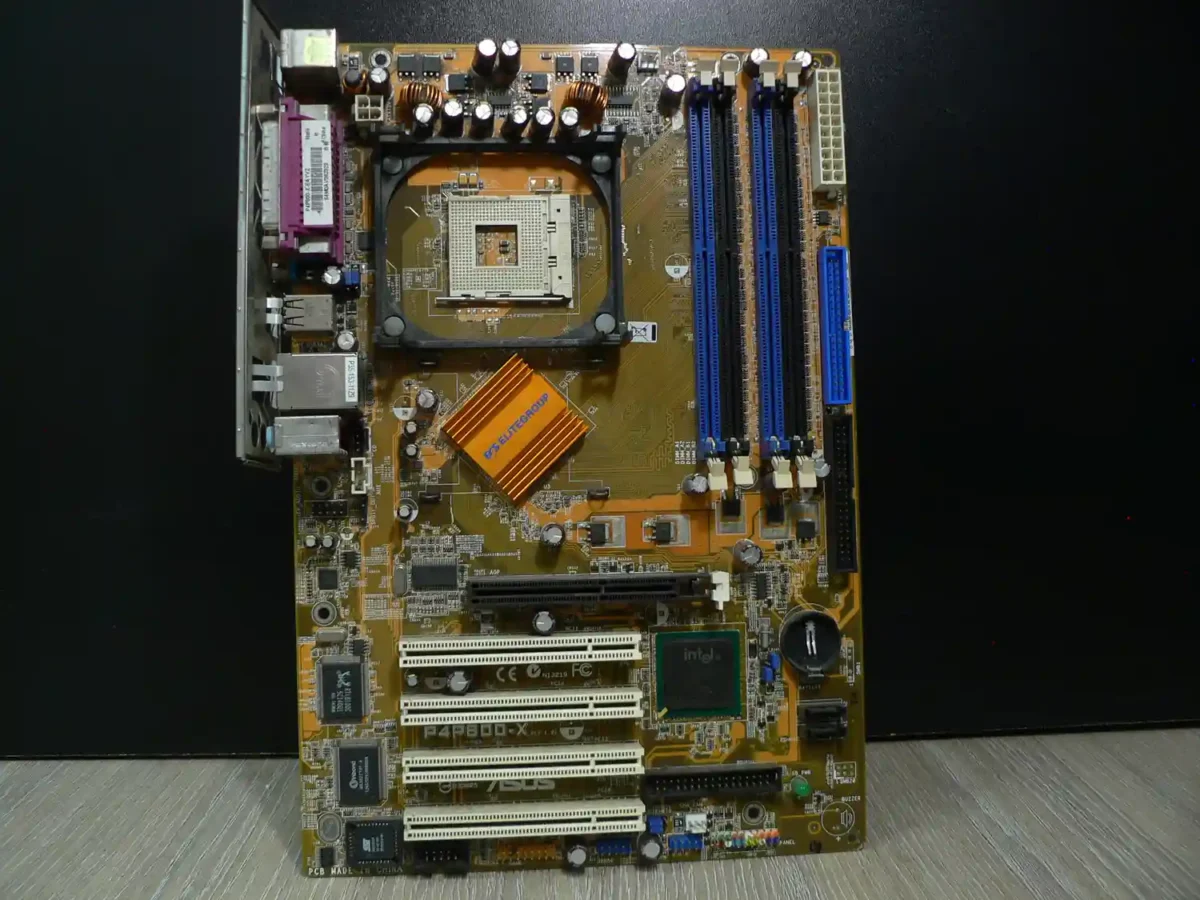 ASUS P4P800-X Socket 478 Alaplap + Hátlap/IO-Shield (B kategória, korrodált hátlapi kivezetések) - Image 3