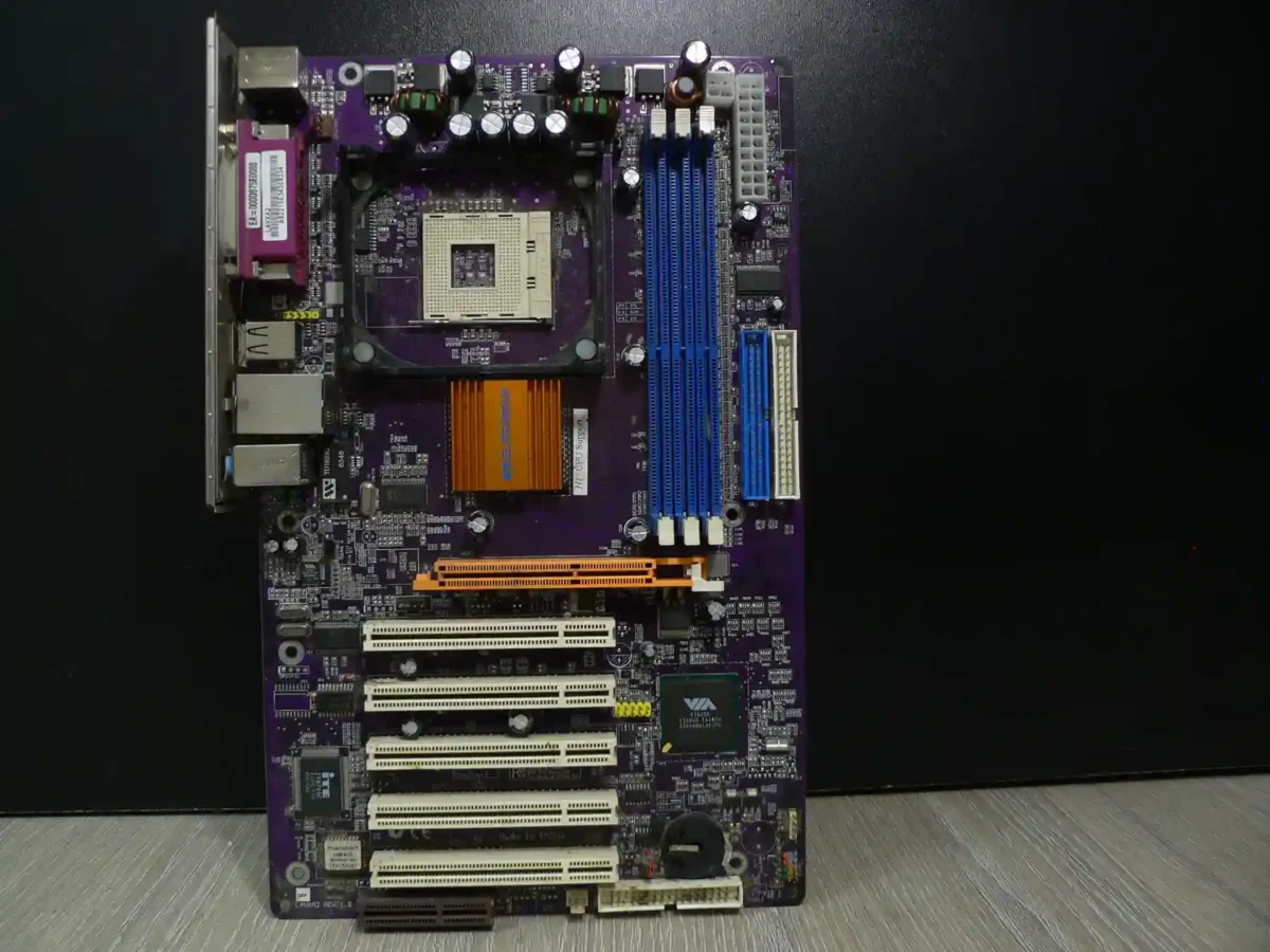 ECS L4VXA2 REV:1.0 Socket 478 Alaplap + Hátlap/IO-Shield (B kategória, korrodált hátlapi kivezetések, rossz állapotú) - Image 3