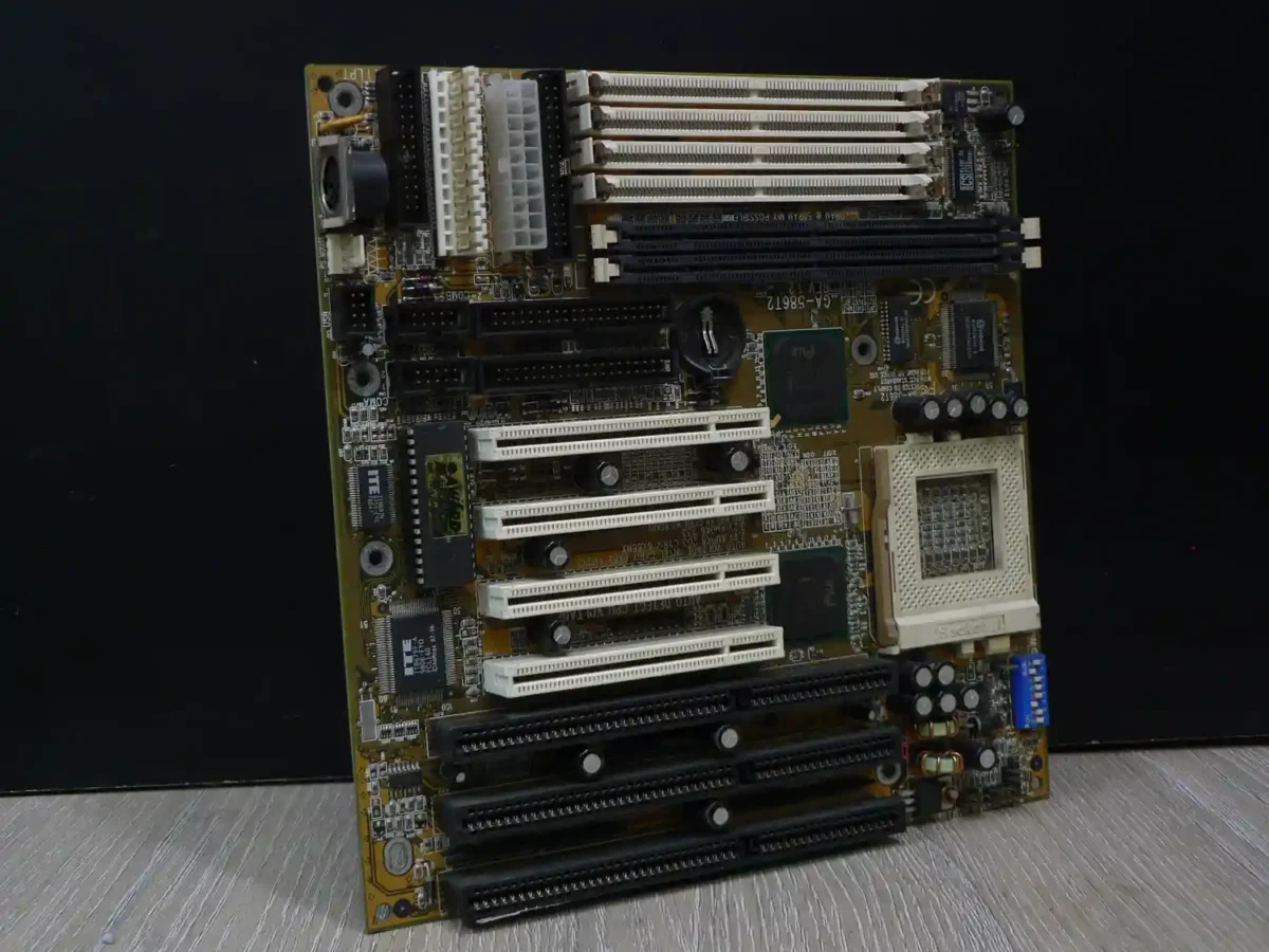 Shuttle HOT-569 VER 2.1 Socket 7 Alaplap - Image 1
