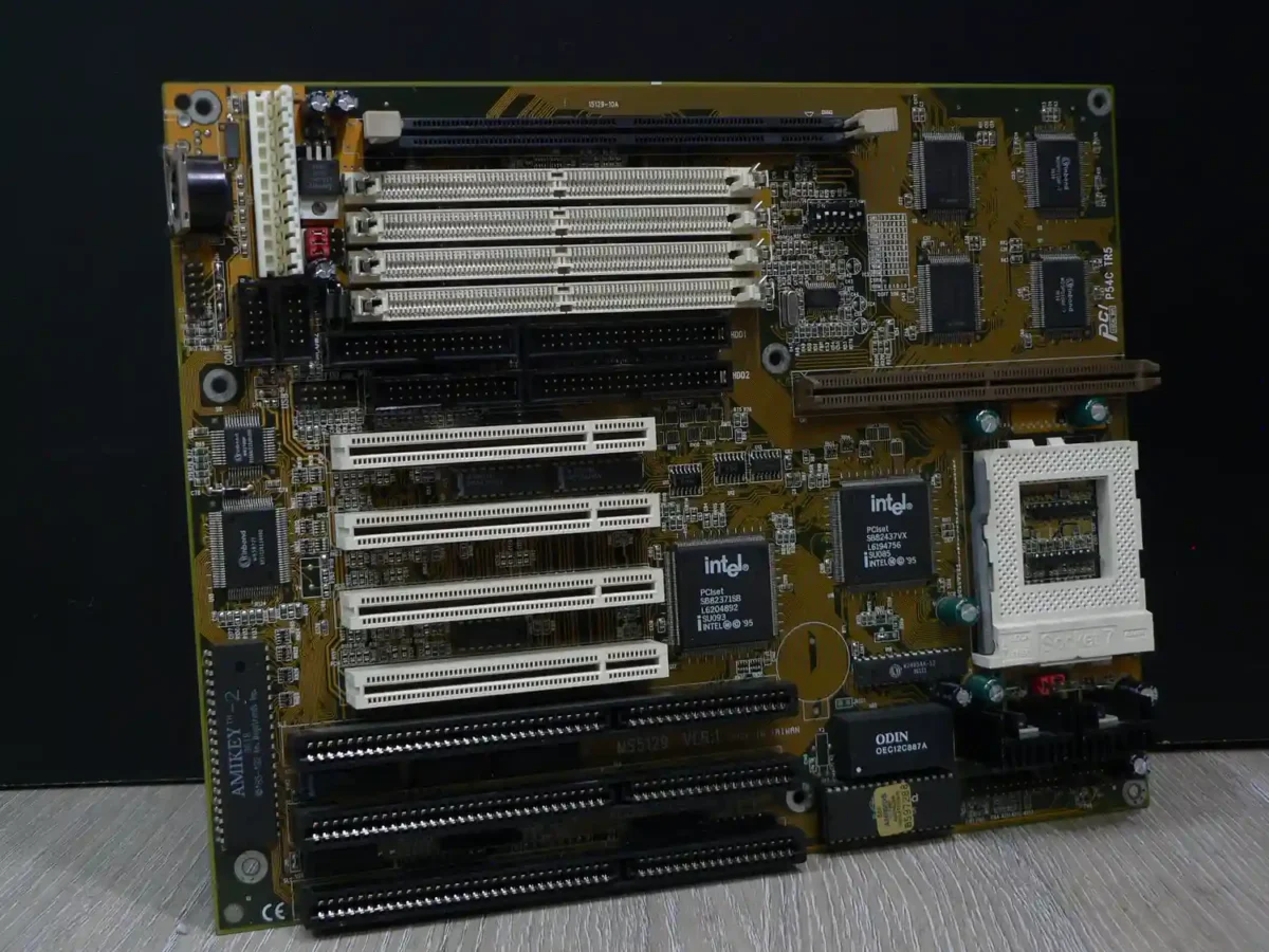 Gigabyte GA-586T2 REV 1.2 Socket 7 Alaplap - Image 1