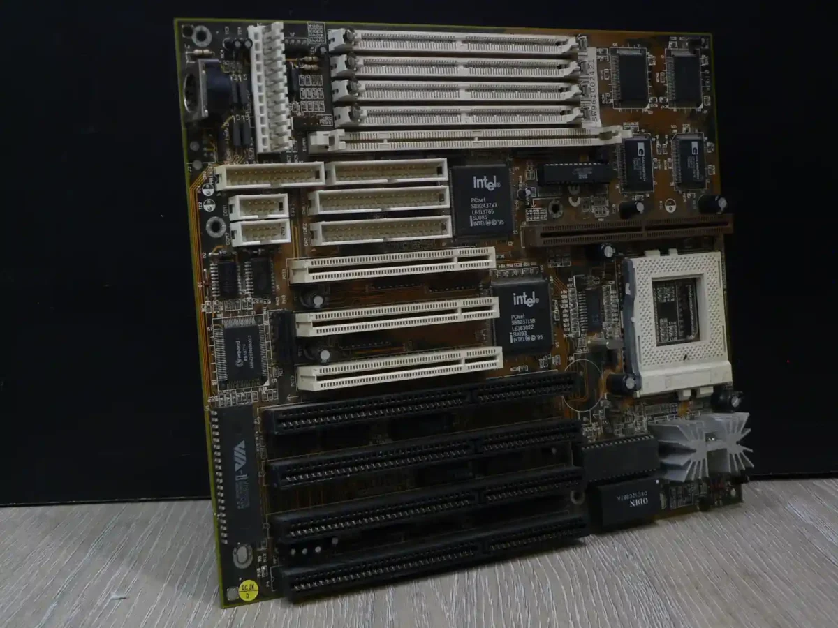 PCChips/Hsin Tech M537 V:5.2A Socket 7 Alaplap - Image 1