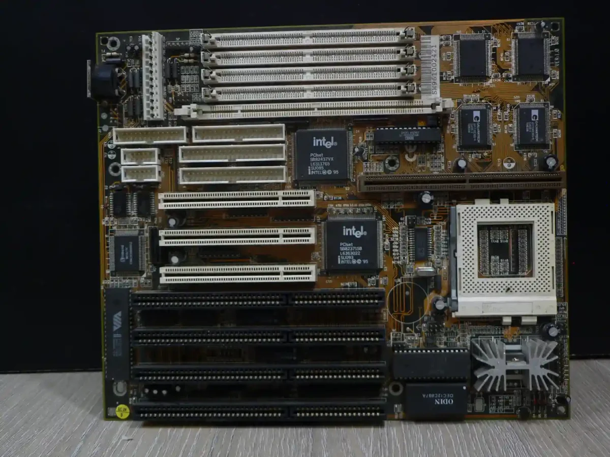 PCChips/Hsin Tech M537 V:5.2A Socket 7 Alaplap - Image 3