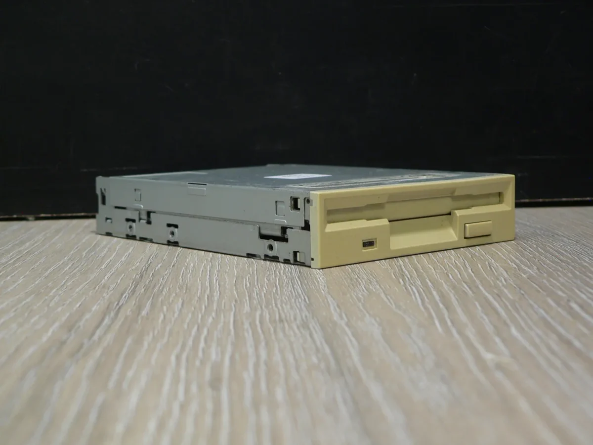 Mitsumi D359M3D 3,5" 1,44MB Floppy Meghajtó - Image 1
