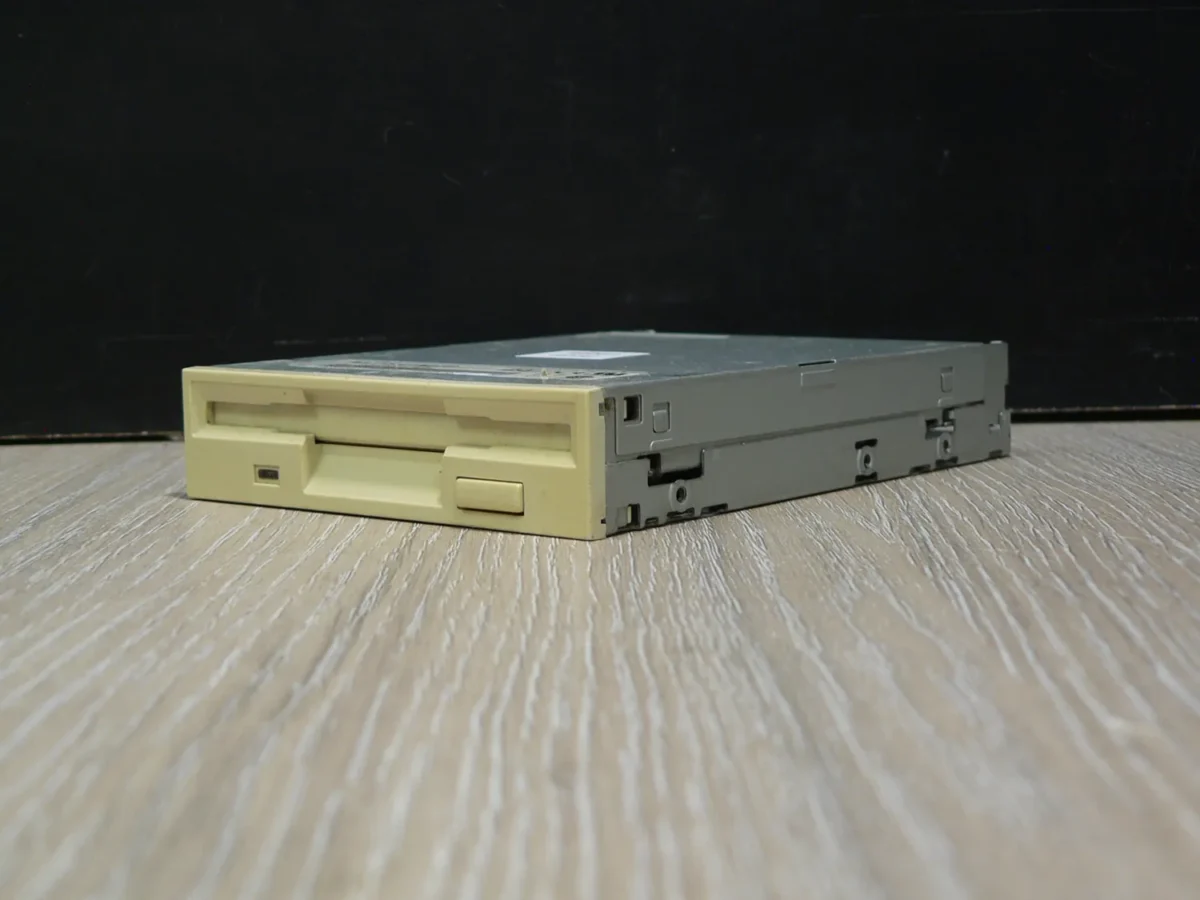 Mitsumi D359M3D 3,5" 1,44MB Floppy Meghajtó - Image 3