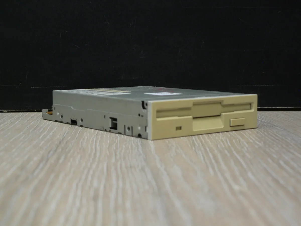 Alps Electric DF354H069A 3,5" 1,44MB Floppy Meghajtó - Image 1