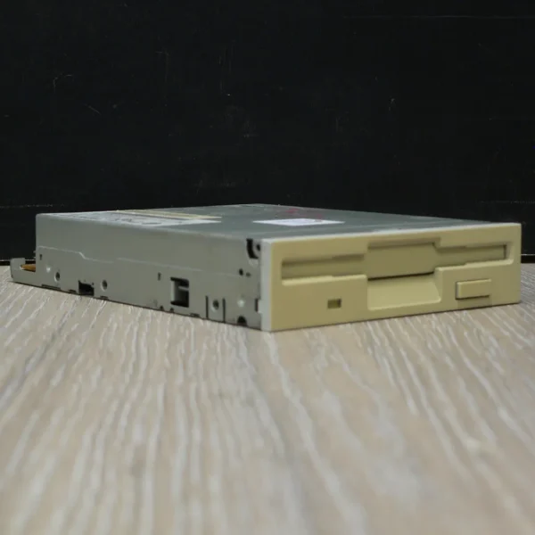 Alps Electric DF354H069A 3,5" 1,44MB Floppy Meghajtó