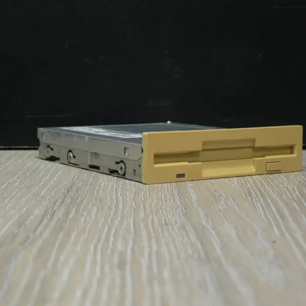 NEC FD1138H 3,5" 1,44MB Slim Floppy Meghajtó