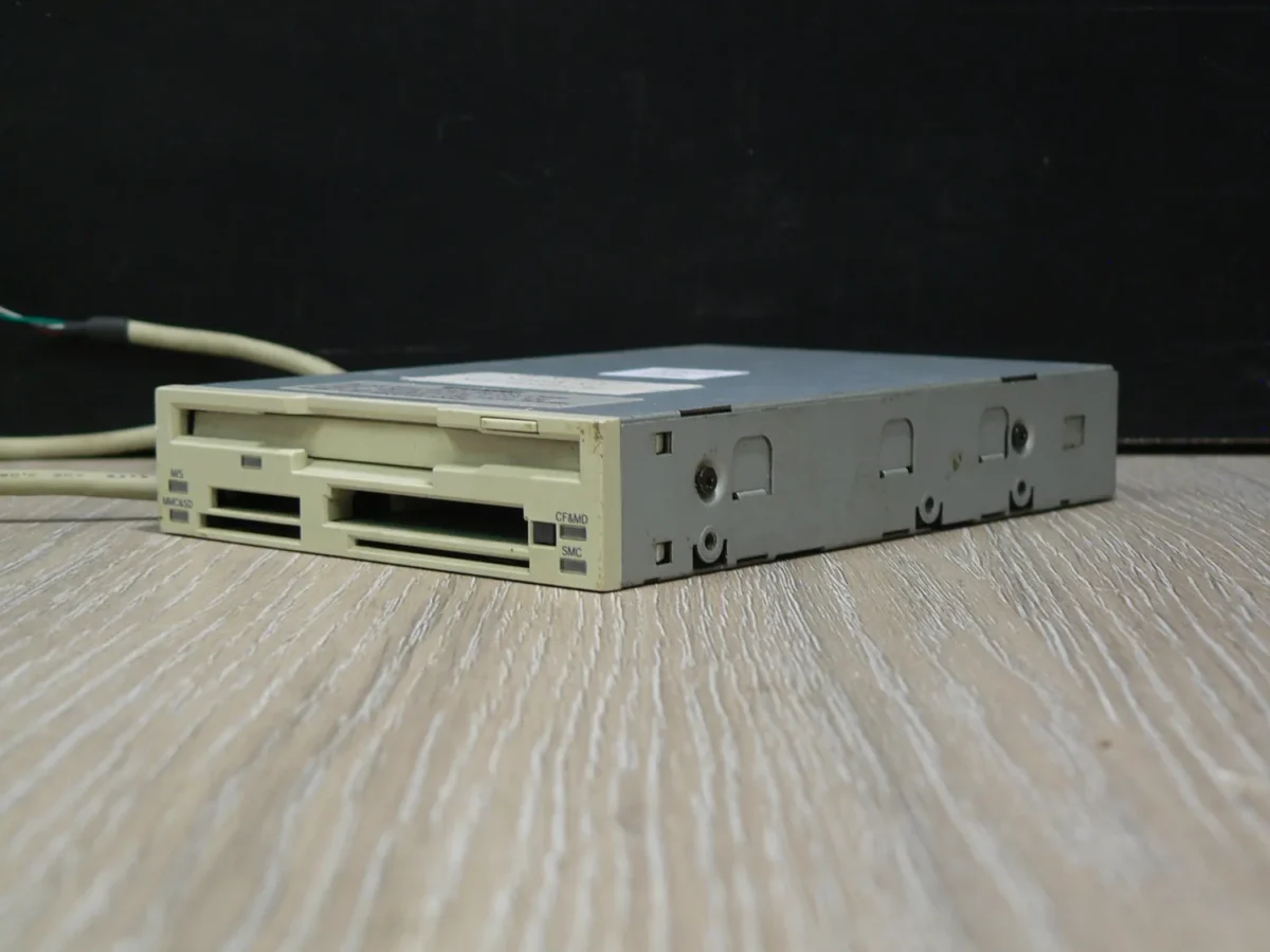 SAMSUNG FMD7501NHQ1 3,5" 1,44MB Floppy Meghajtó + Kártya olvasó - Image 3