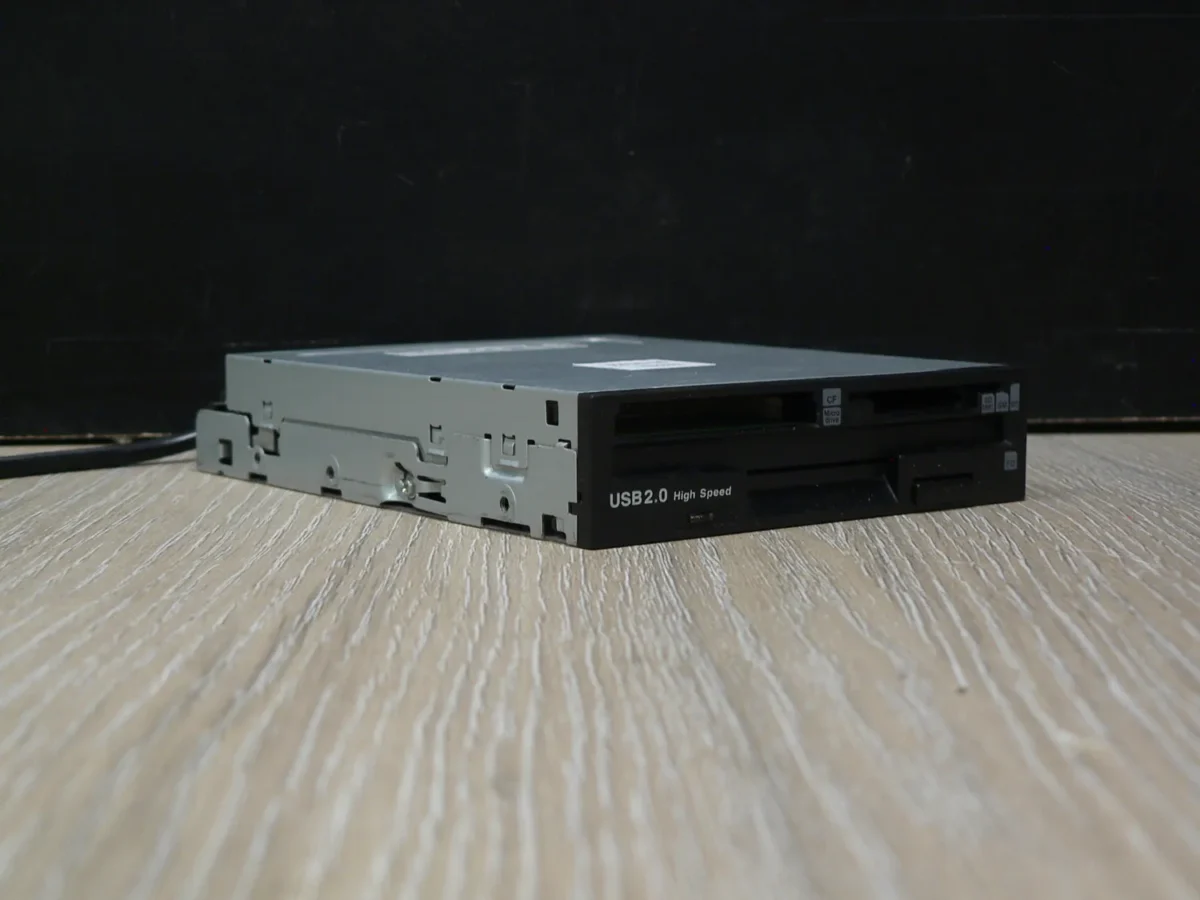 TEAC FD-CR7 3,5" 1,44MB Floppy Meghajtó Fekete + Kártya olvasó - Image 1