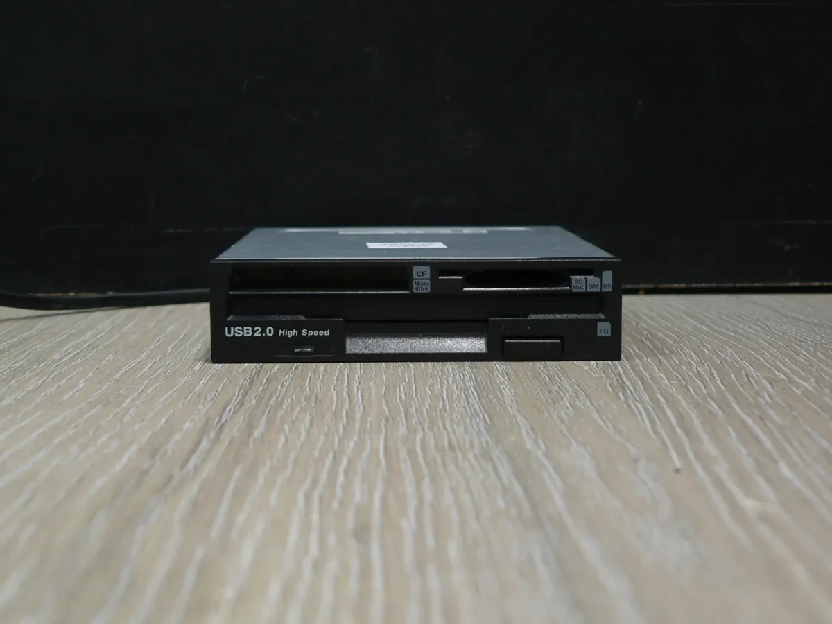 TEAC FD-CR7 3,5" 1,44MB Floppy Meghajtó Fekete + Kártya olvasó - Image 2