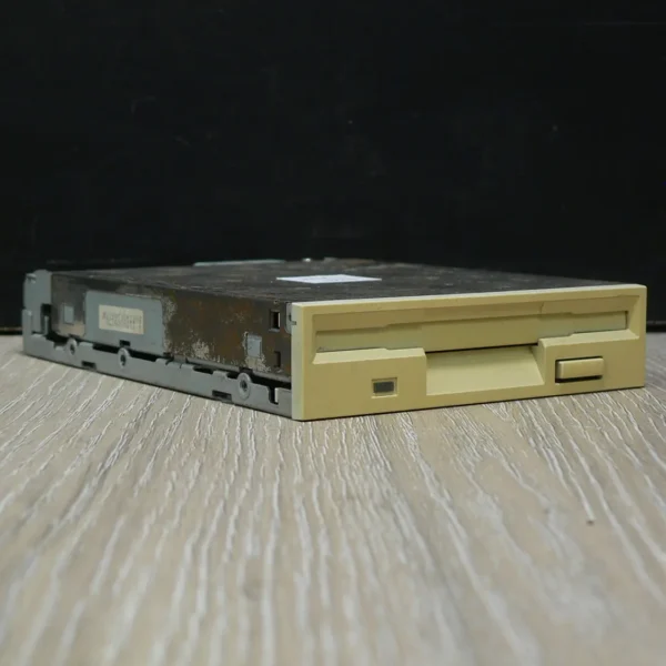 Mitsumi D359T3 3,5" 1,44MB Floppy Meghajtó (B kategória, korrodált burkolat)