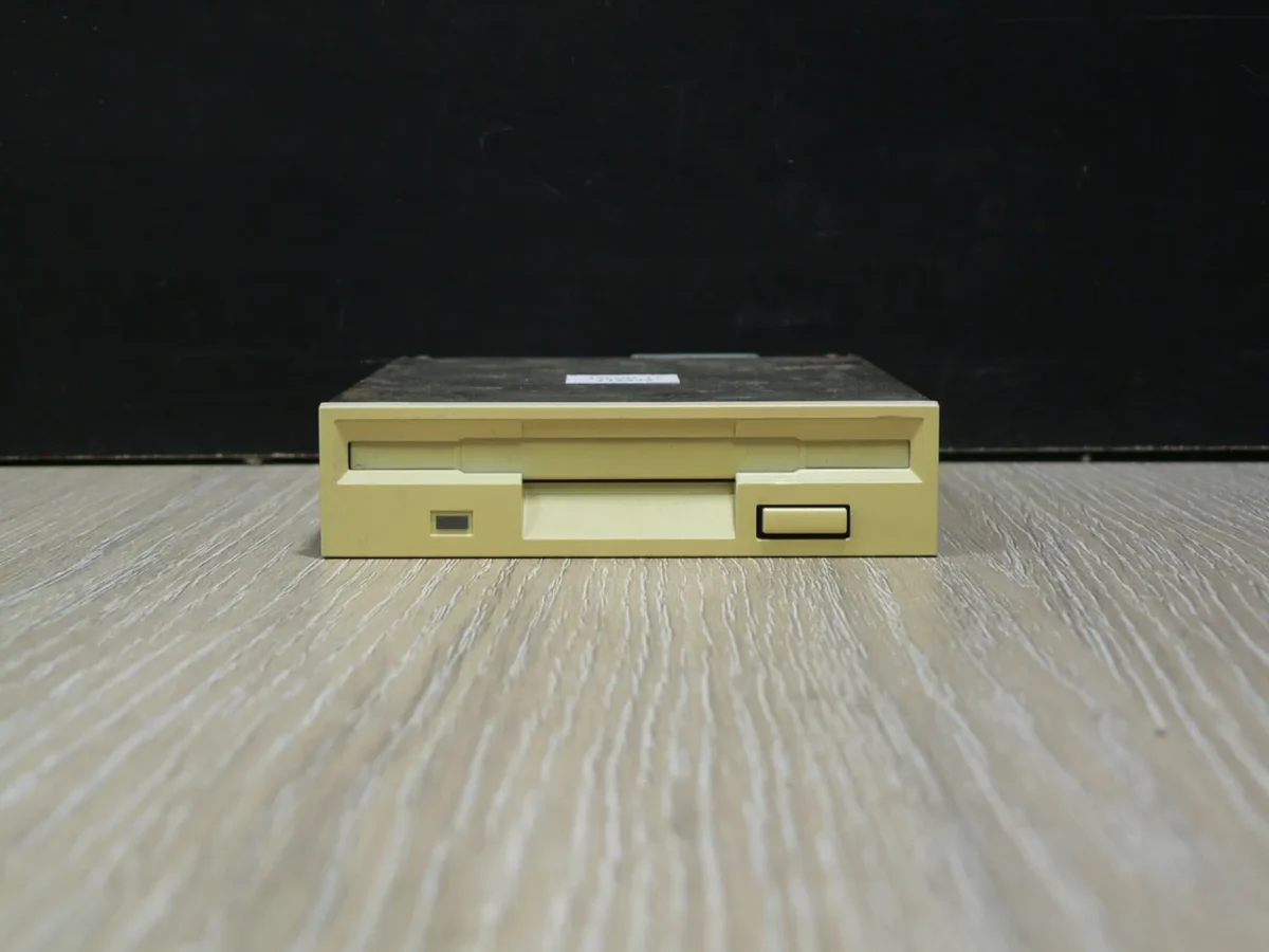 Mitsumi D359T3 3,5" 1,44MB Floppy Meghajtó (B kategória, korrodált burkolat) - Image 2