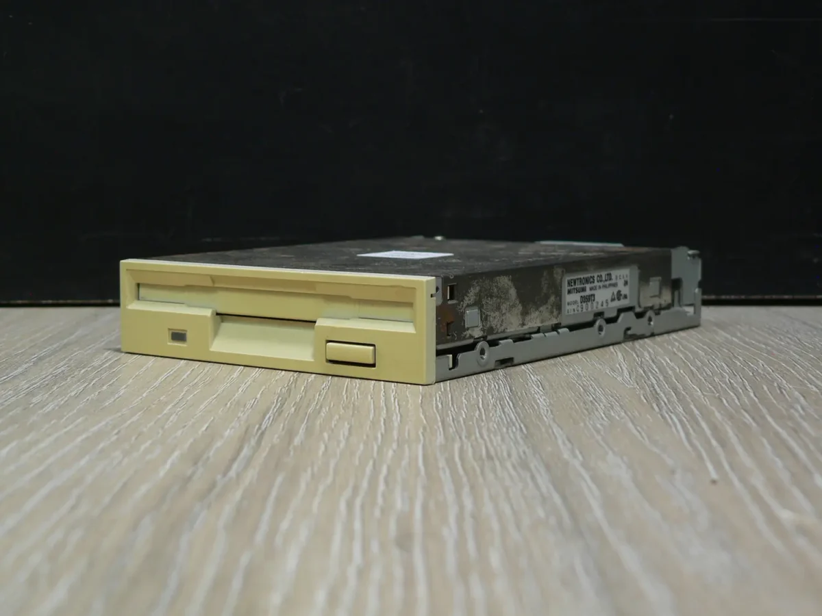 Mitsumi D359T3 3,5" 1,44MB Floppy Meghajtó (B kategória, korrodált burkolat) - Image 3