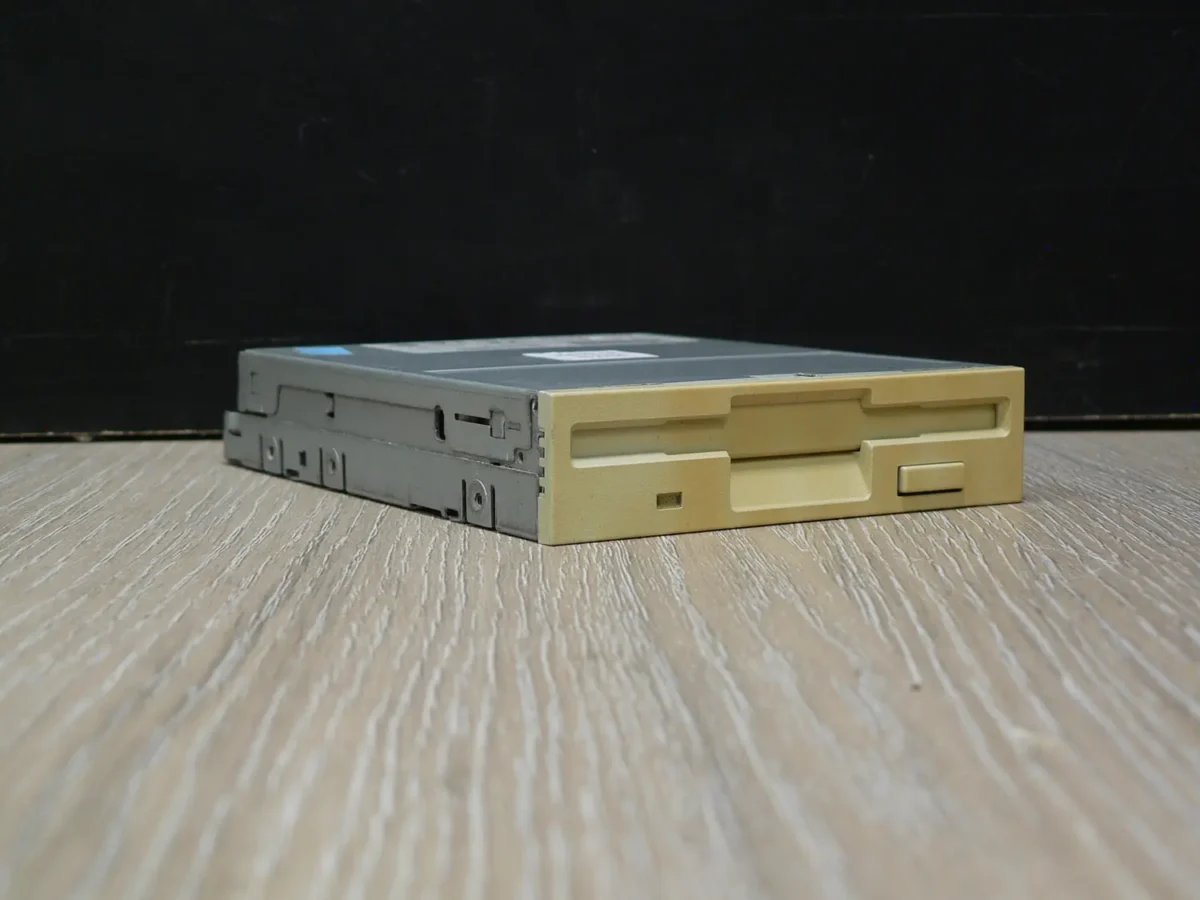 Alps Electric DF354H090F 3,5" 1,44MB Floppy Meghajtó - Image 1