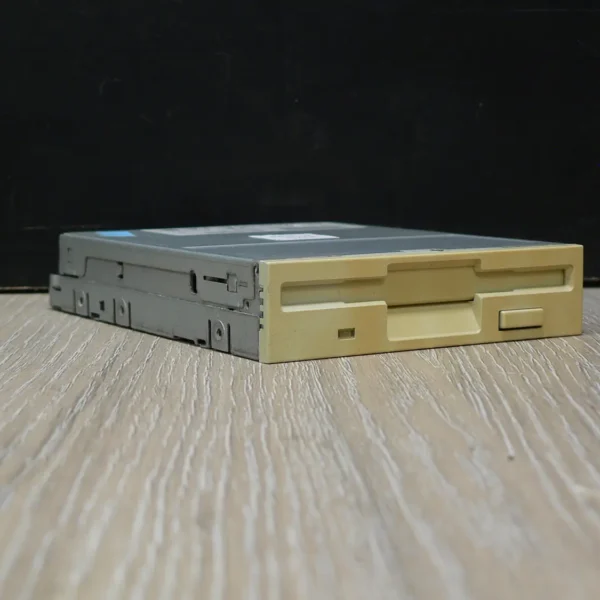 Alps Electric DF354H090F 3,5" 1,44MB Floppy Meghajtó