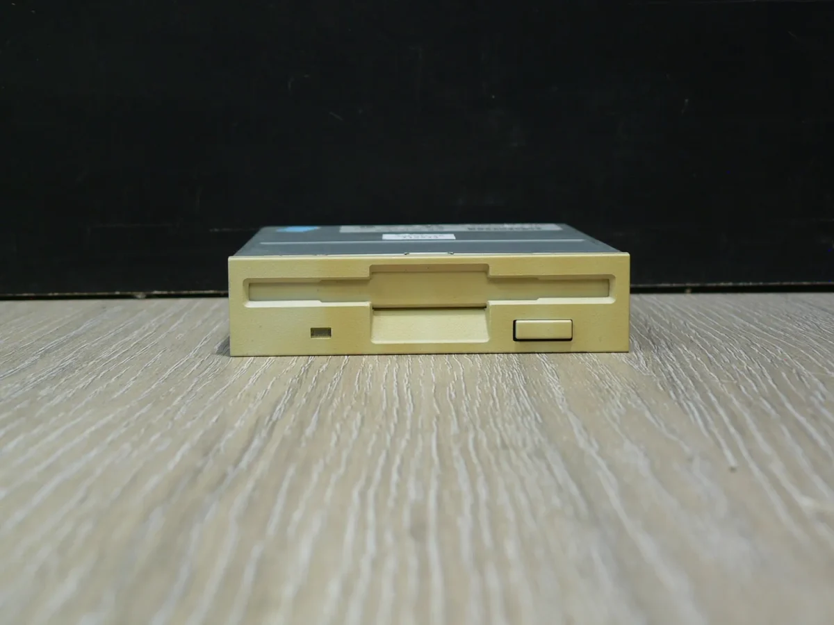 Alps Electric DF354H090F 3,5" 1,44MB Floppy Meghajtó - Image 2