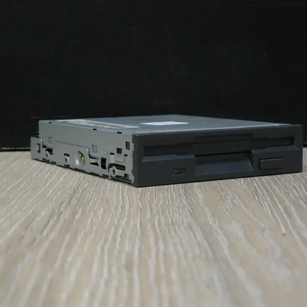 Mitsumi D353M3D 3,5" 1,44MB Floppy Meghajtó Fekete