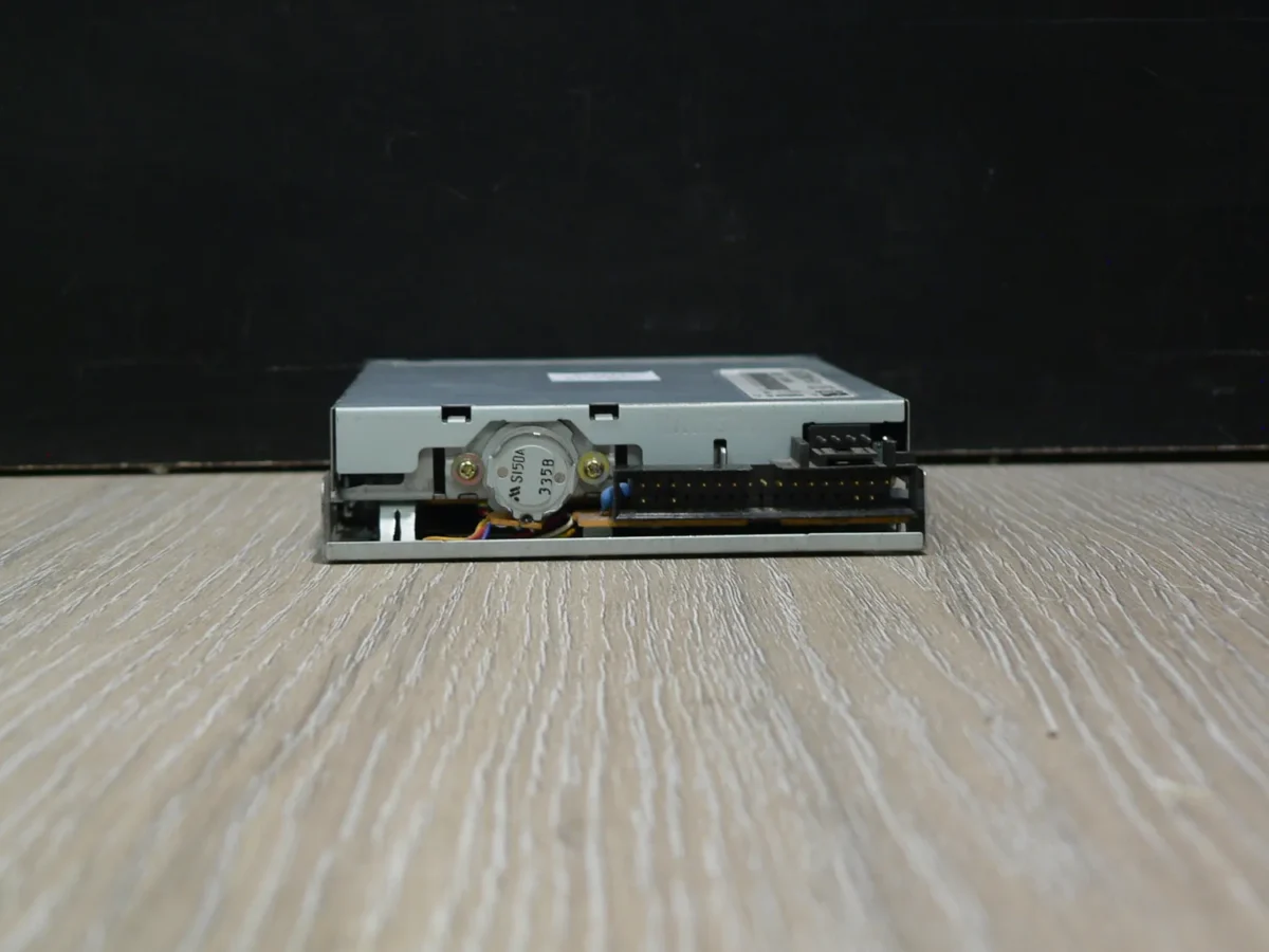 Mitsumi D353M3D 3,5" 1,44MB Floppy Meghajtó Fekete - Image 4