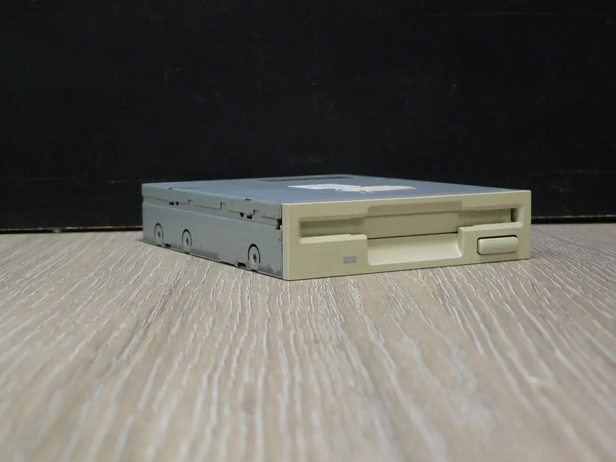TechMedia TFD-310 3,5" 1,44MB Floppy Meghajtó - Image 1
