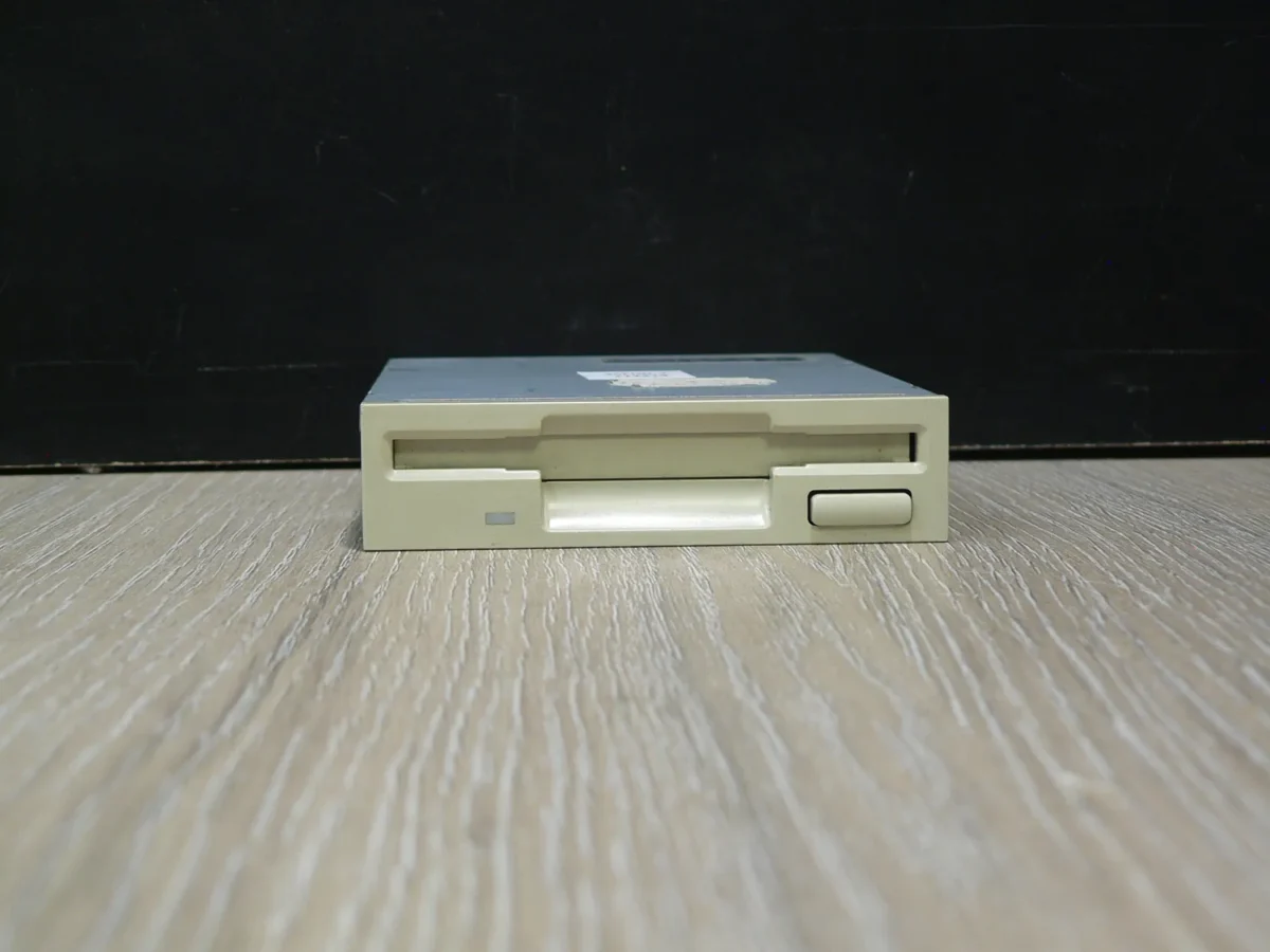 TechMedia TFD-310 3,5" 1,44MB Floppy Meghajtó - Image 2
