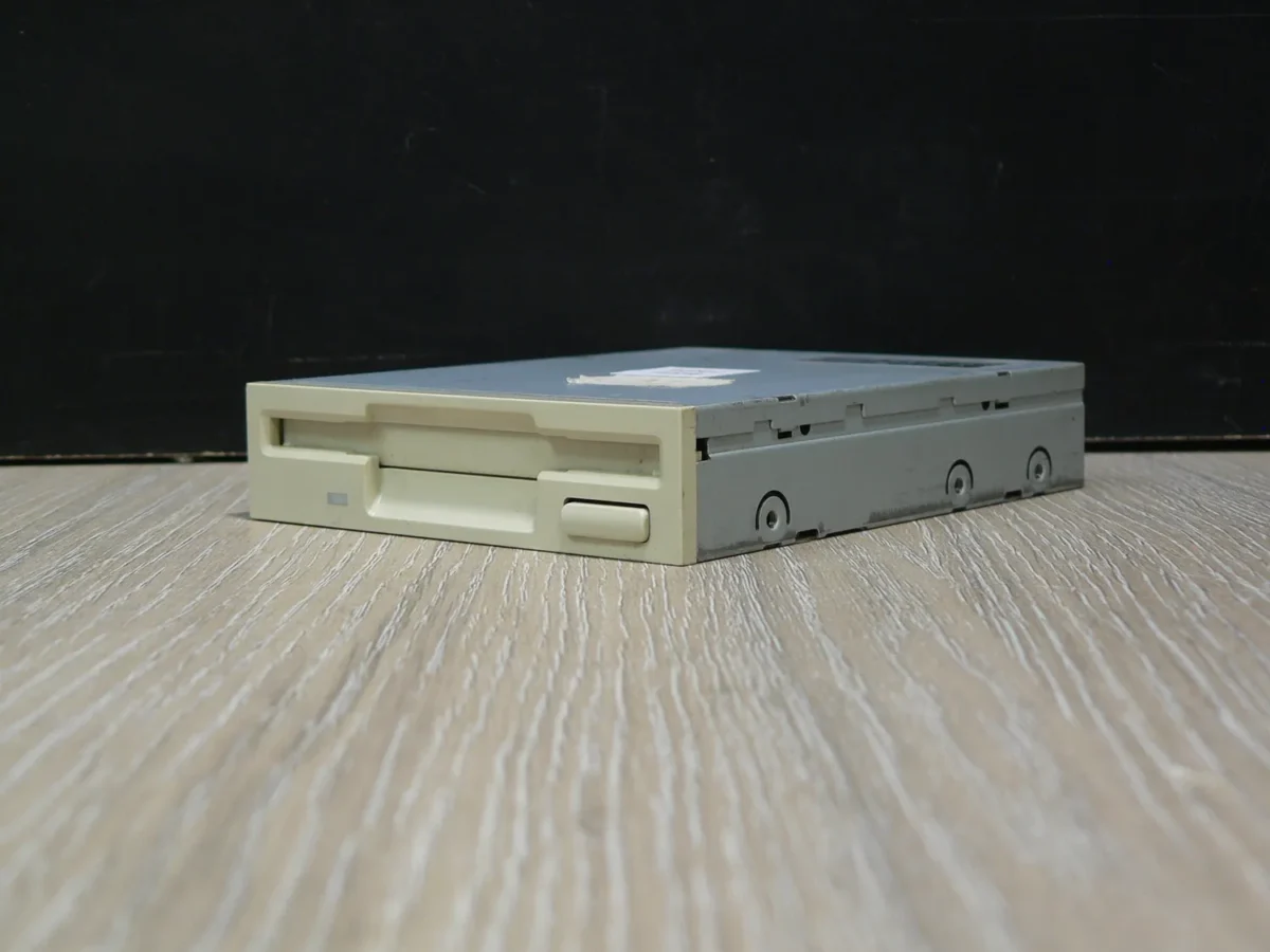 TechMedia TFD-310 3,5" 1,44MB Floppy Meghajtó - Image 3