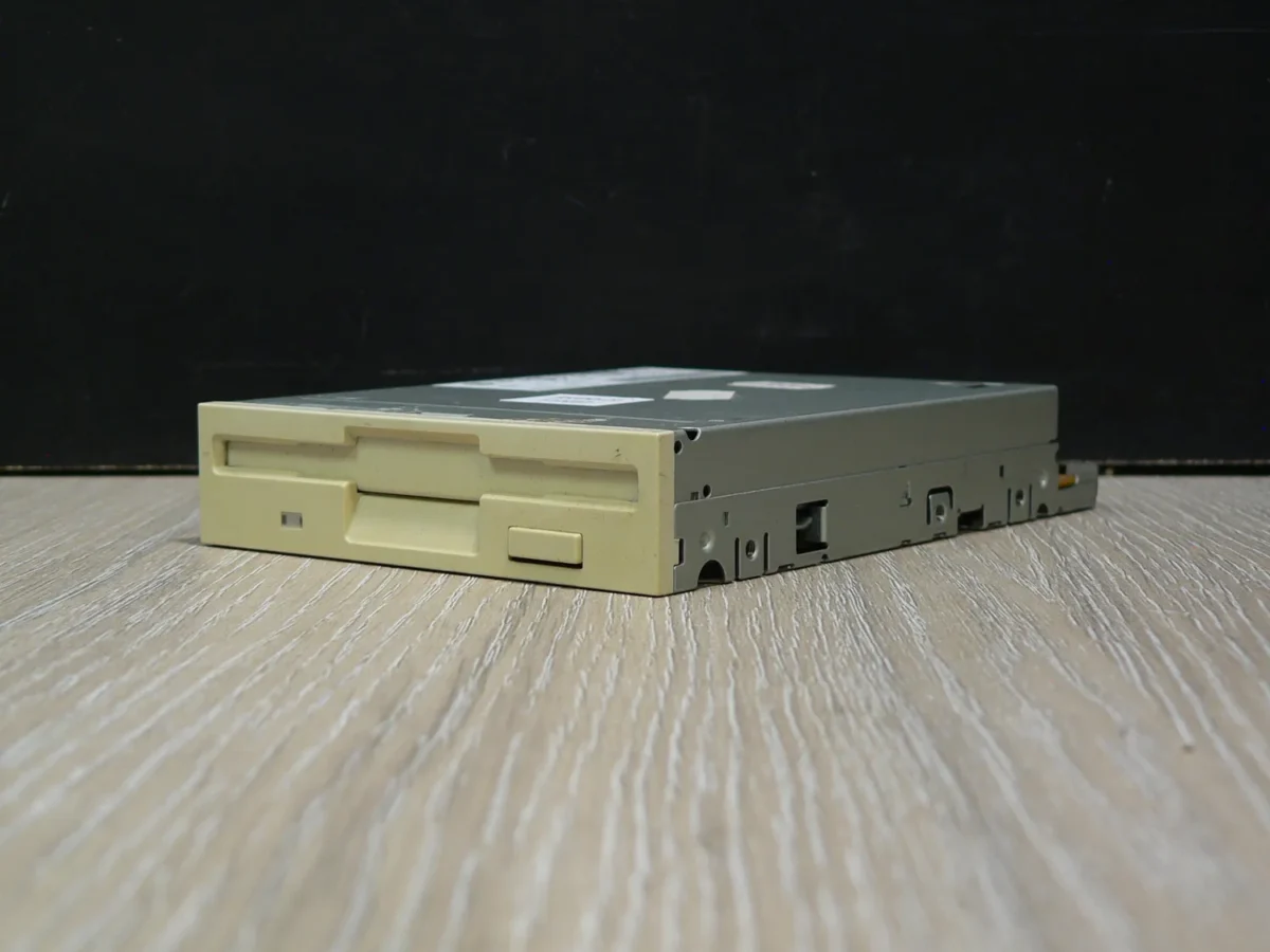 Alps Electric DF354H911C 3,5" 1,44MB Floppy Meghajtó (A- kategória, korrodált burkolat) - Image 3