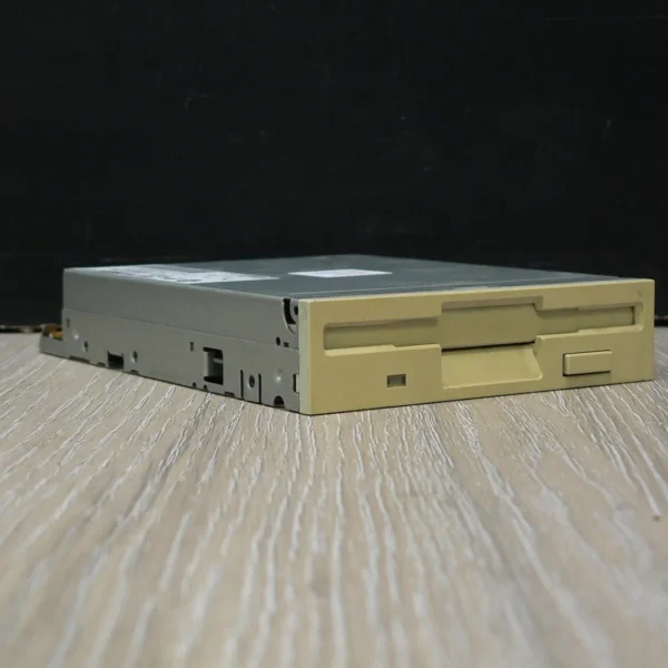 Alps Electric DF354H911B 3,5" 1,44MB Floppy Meghajtó