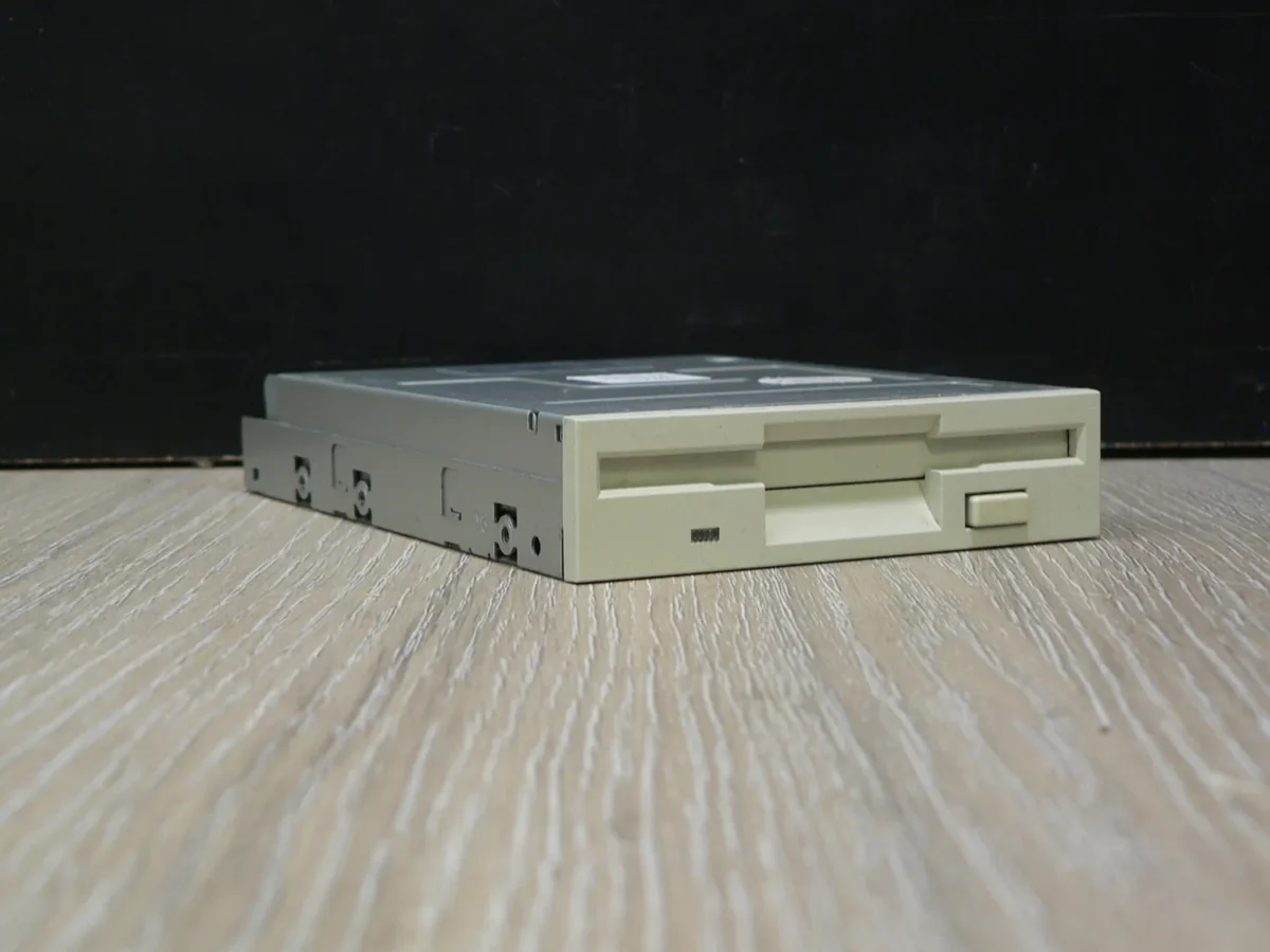 35FDD-24-1 SAMSUNG SFD-321B 3,5" 1,44MB Floppy Meghajtó (B kategória, floppy csatlakozó törött) - Image 1