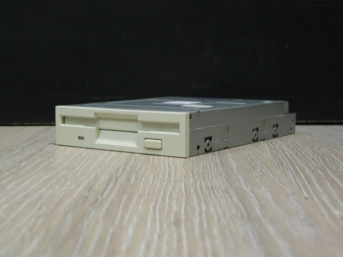 SAMSUNG SFD-321B 3,5" 1,44MB Floppy Meghajtó (B kategória, floppy csatlakozó törött) - Image 3