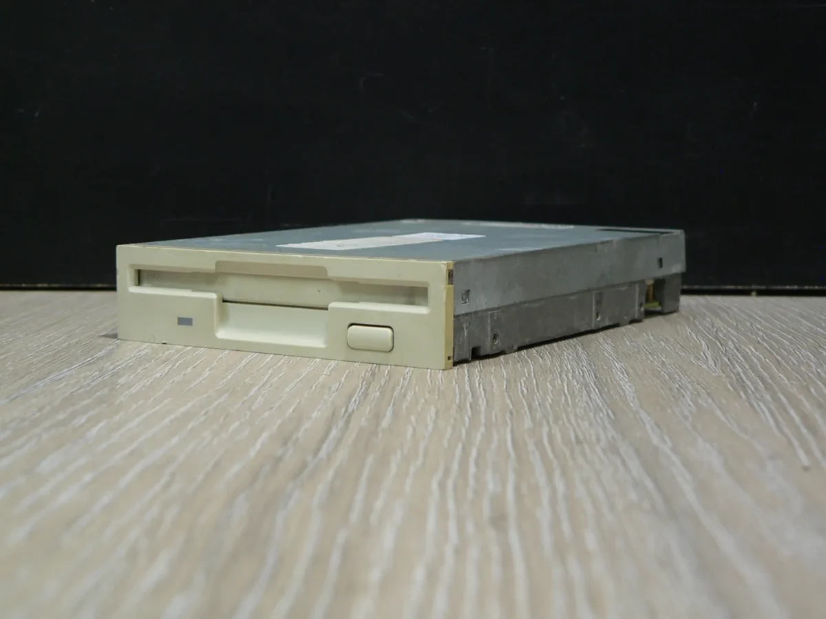 SAFRONIC DS-34A 3,5" 1,44MB Floppy Meghajtó - Image 3