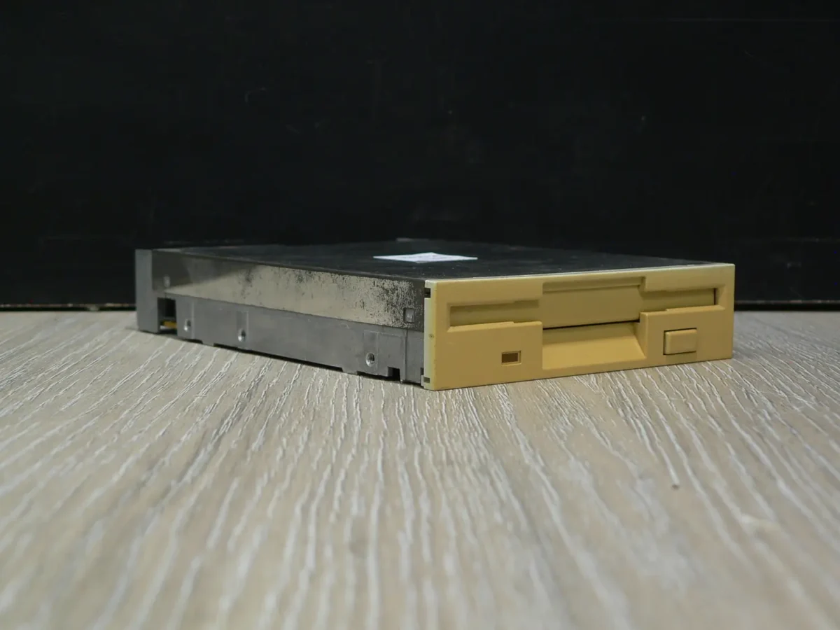SAFRONIC DS-34A 3,5" 1,44MB Floppy Meghajtó - Image 1