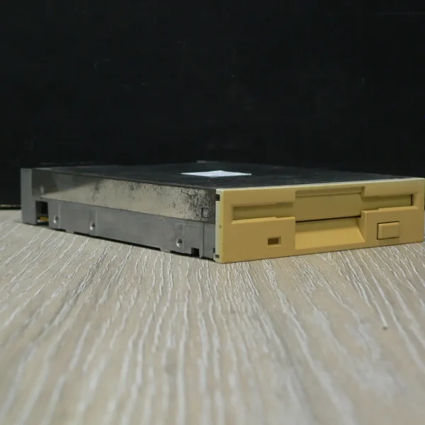 SAFRONIC DS-34A 3,5" 1,44MB Floppy Meghajtó
