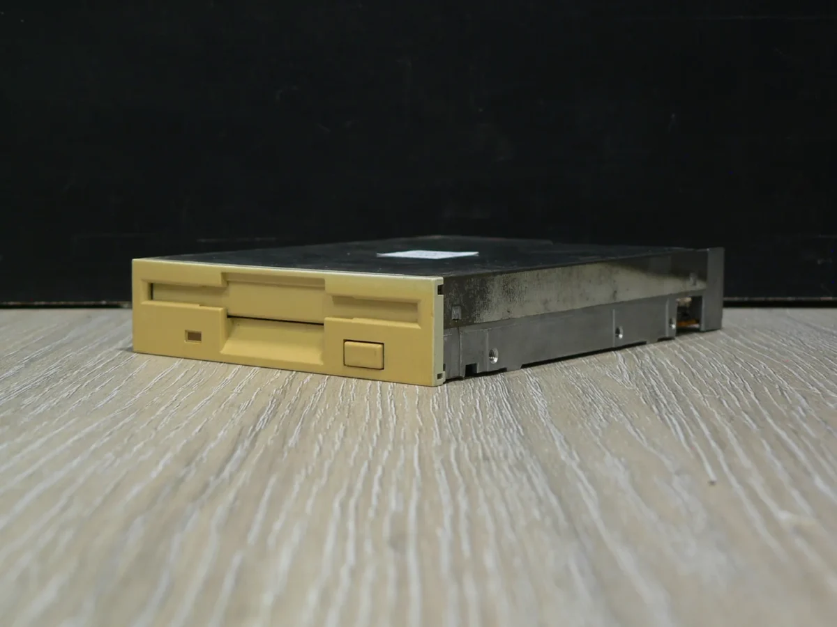 SAFRONIC DS-34A 3,5" 1,44MB Floppy Meghajtó - Image 3