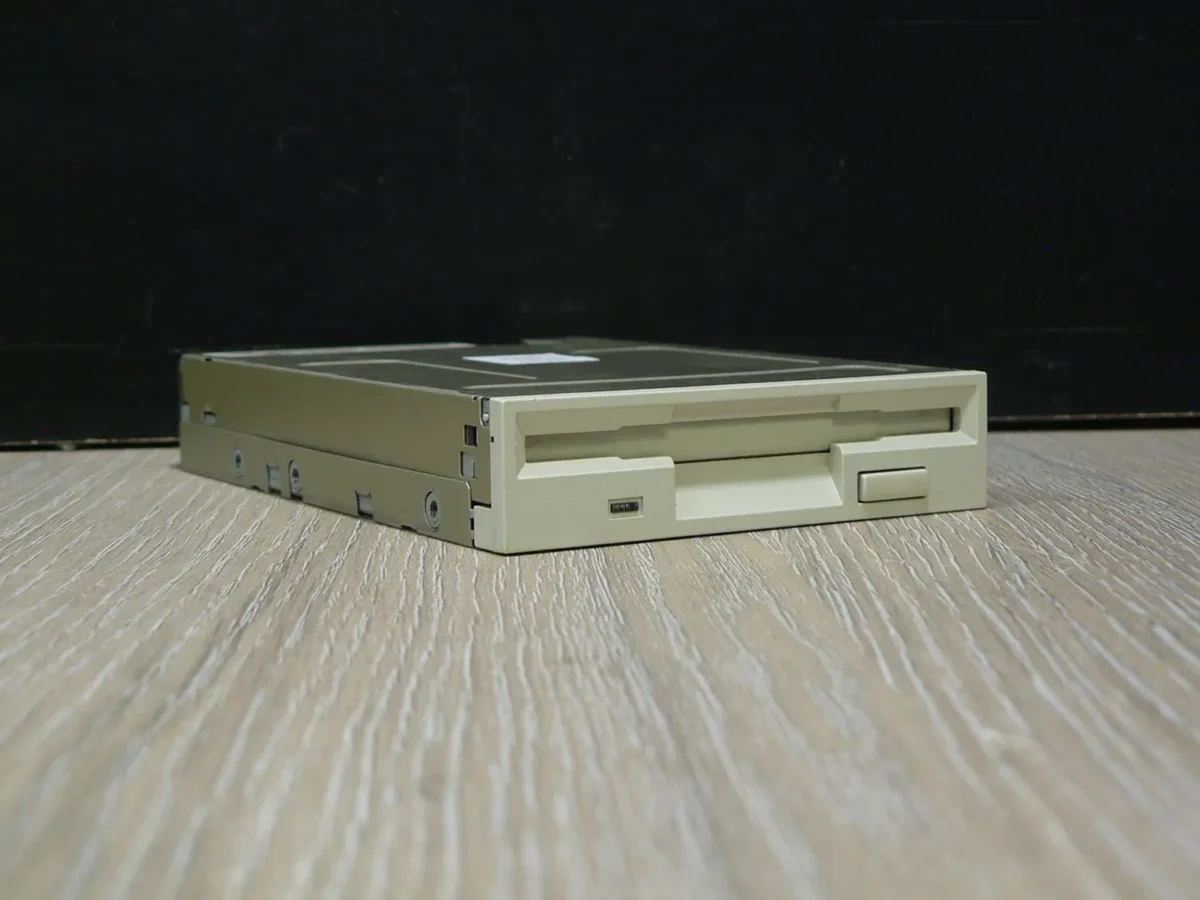 Mitsumi D359T5 3,5" 1,44MB Floppy Meghajtó - Image 1