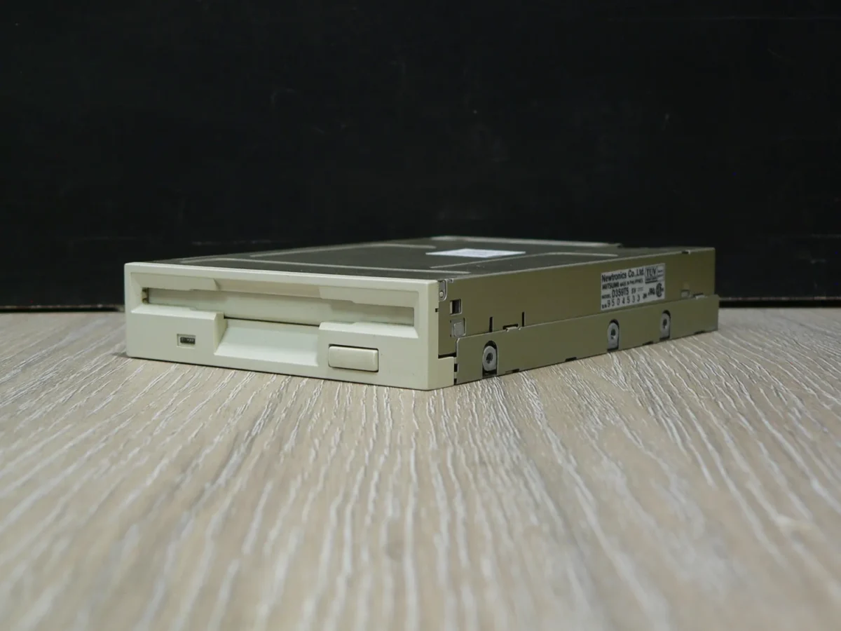 Mitsumi D359T5 3,5" 1,44MB Floppy Meghajtó - Image 3
