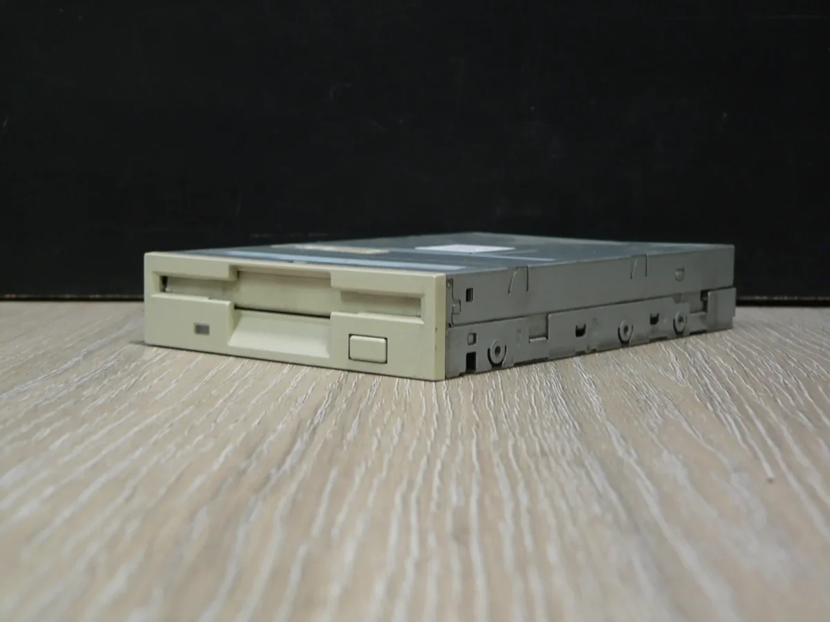 TEAC FD-235HF 3,5" 1,44MB Floppy Meghajtó - Image 3