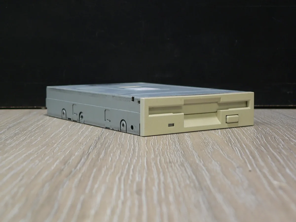 SAMSUNG SFD-321B 3,5" 1,44MB Floppy Meghajtó - Image 1