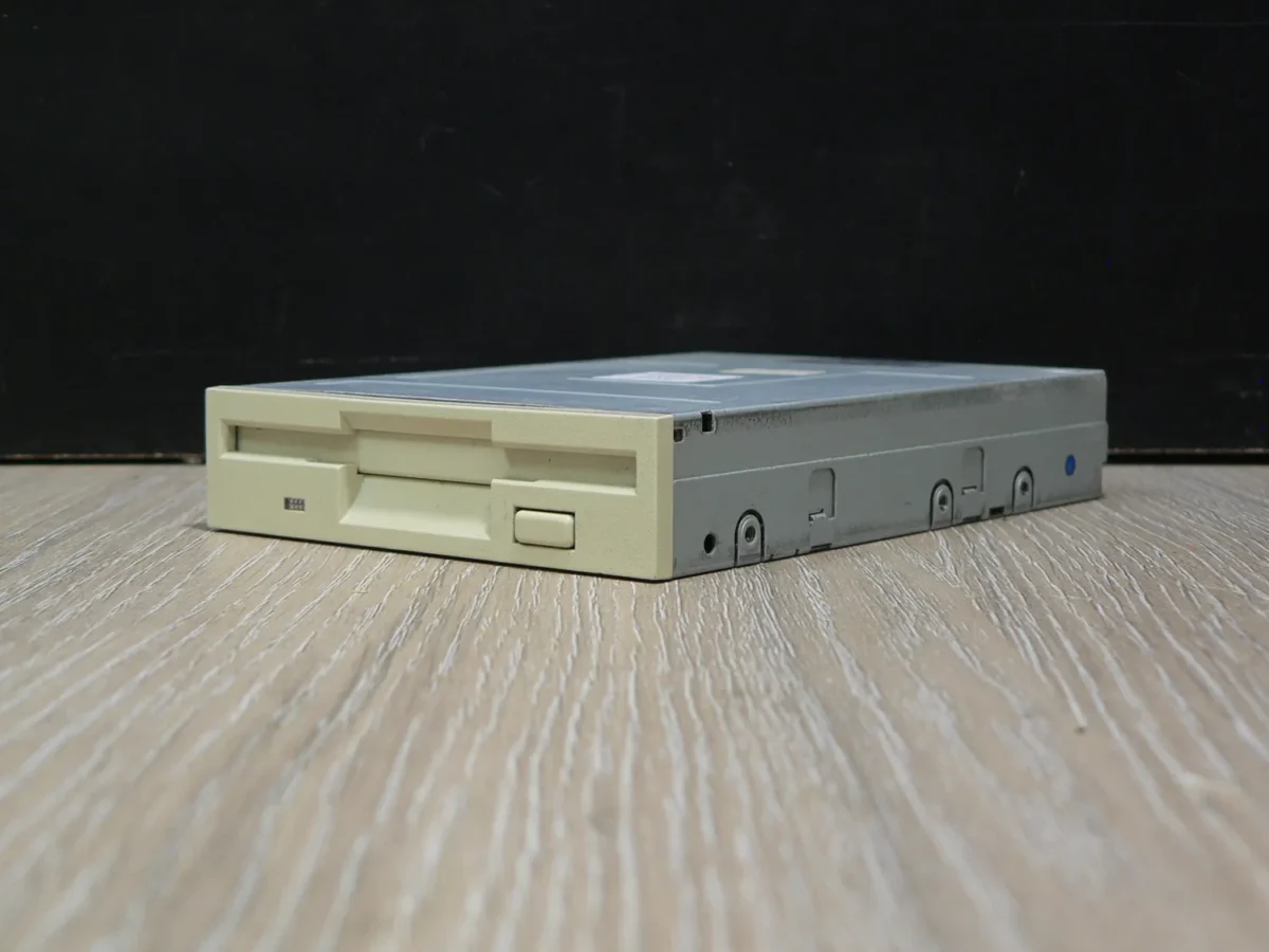 SAMSUNG SFD-321B 3,5" 1,44MB Floppy Meghajtó - Image 3