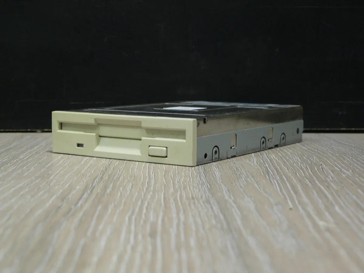 SAMSUNG SFD-321B 3,5" 1,44MB Floppy Meghajtó - Image 3