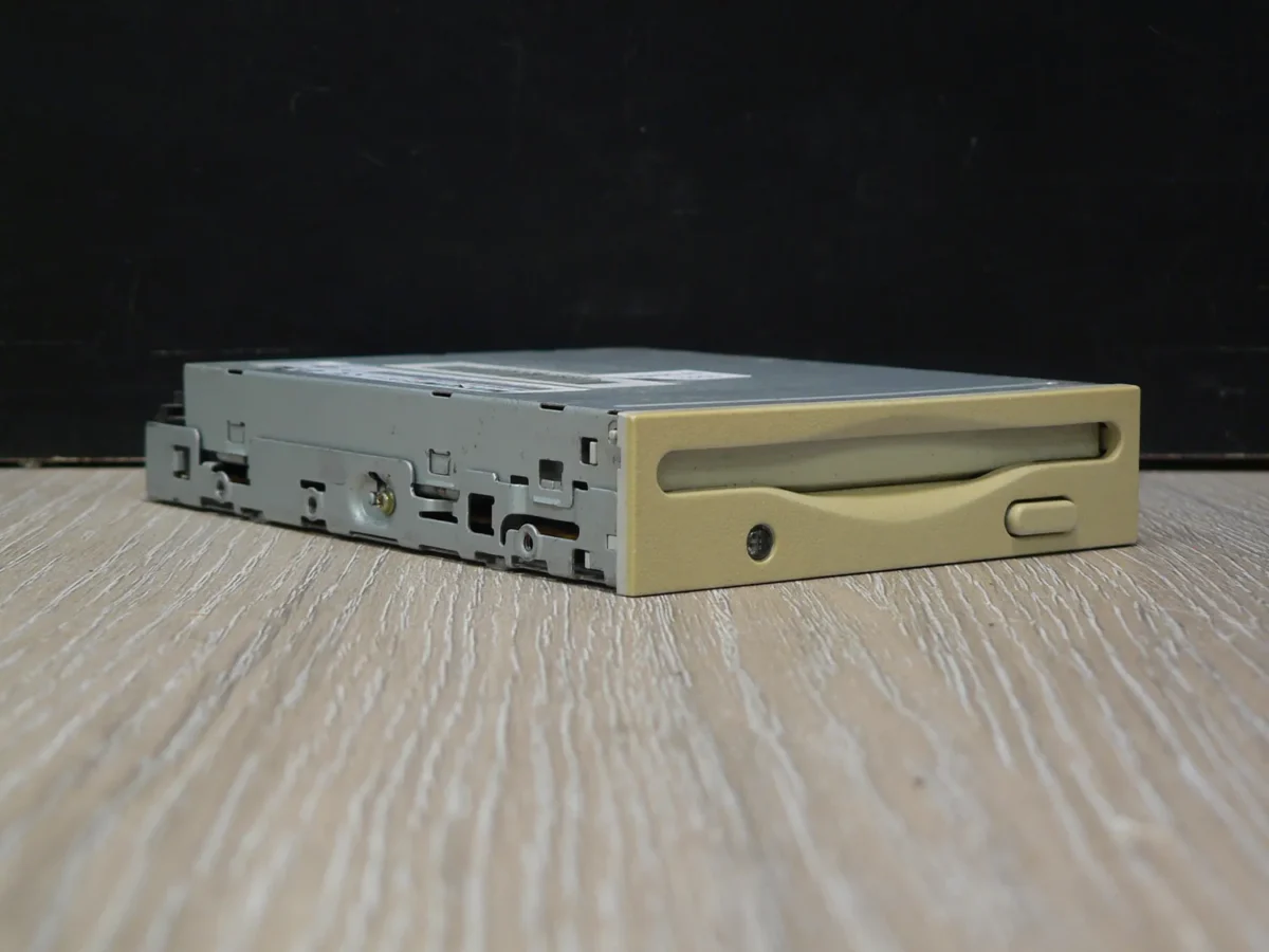 Mitsumi D353M3D-5056 3,5" 1,44MB Floppy Meghajtó - Image 1