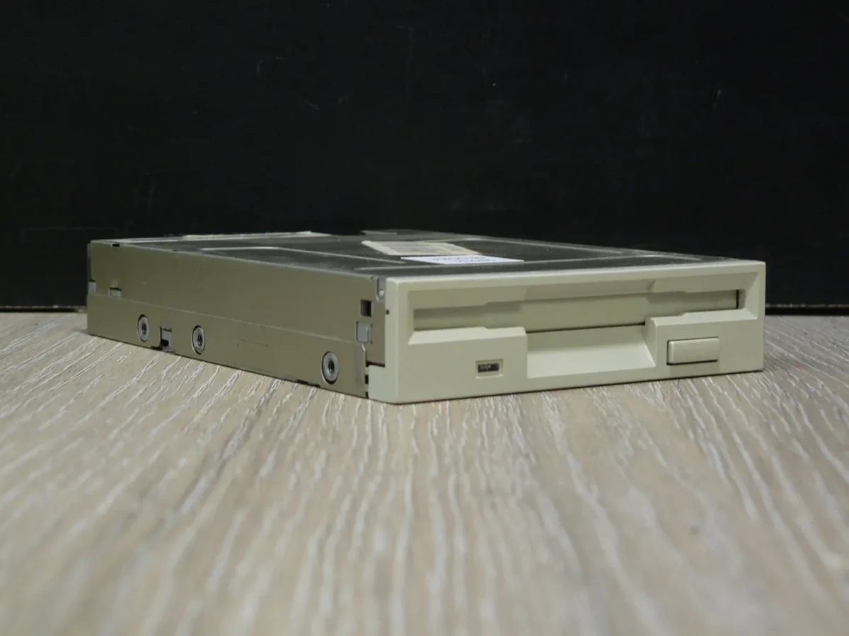 Mitsumi D359T6 3,5" 1,44MB Floppy Meghajtó - Image 1